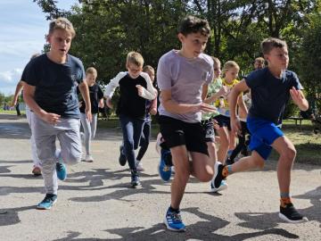 Mini Cross Cup Milíčov 2026 potřetí rozhýbal celý první stupeň